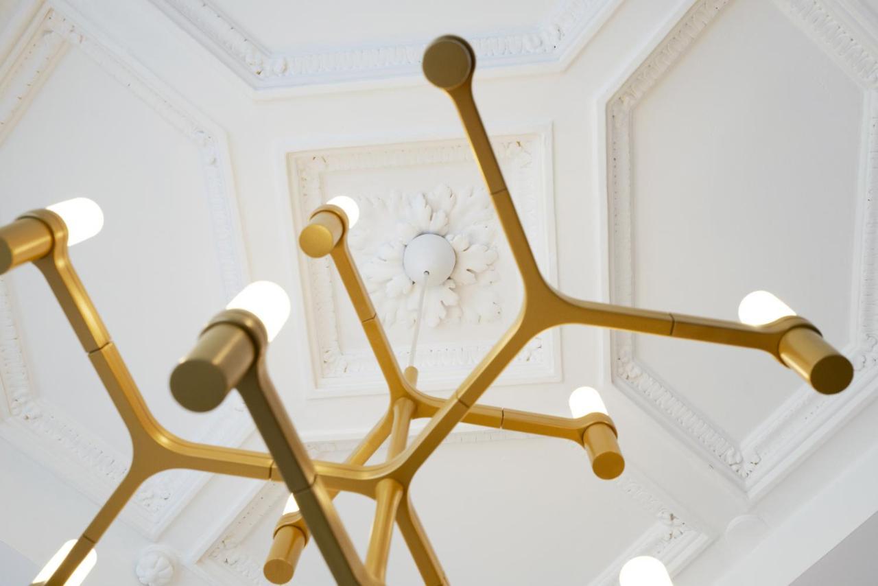 Vestay Montaigne Paris Extérieur photo