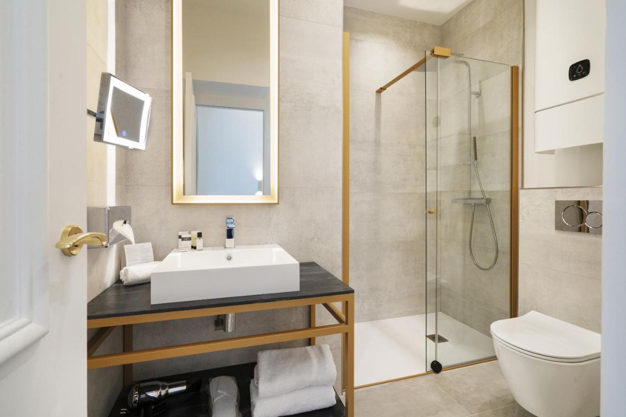 Vestay Montaigne Paris Extérieur photo