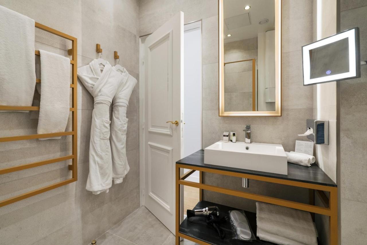 Vestay Montaigne Paris Extérieur photo