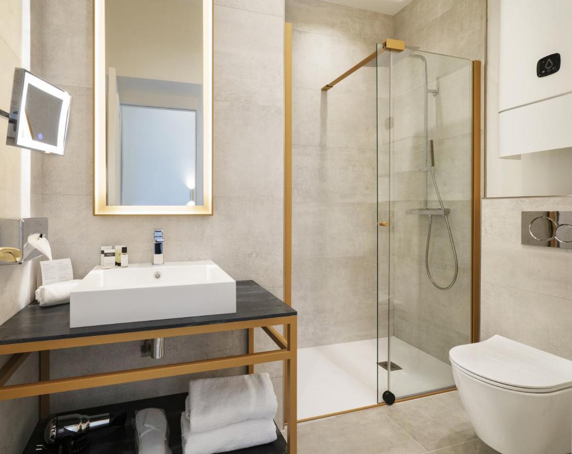 Vestay Montaigne Paris Extérieur photo